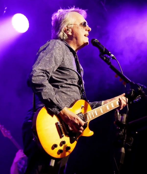 Nigel Minchin Live shot side